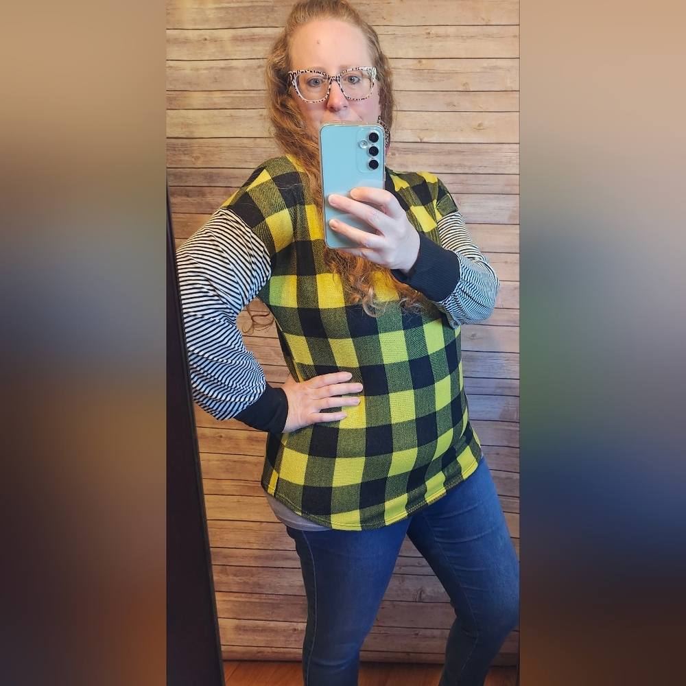 Beautiful New Yellow Plaid Striped Top